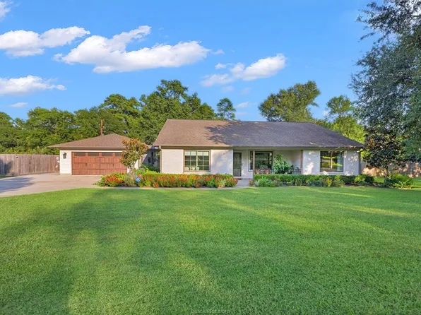 13210 Crest Dr, Willis, TX 77318