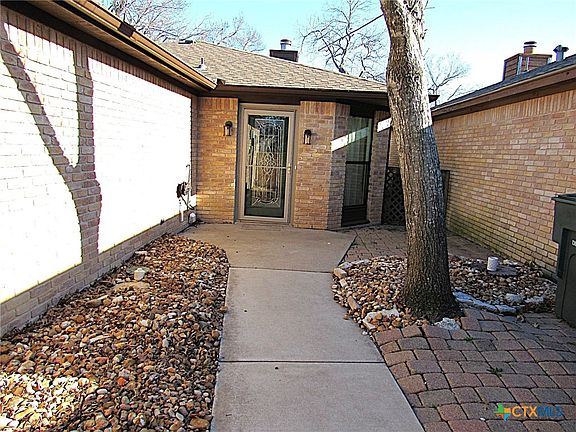 2nd image of 3911 River Oaks Cir