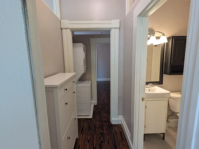 Hallway and full bathroom between bedrooms.