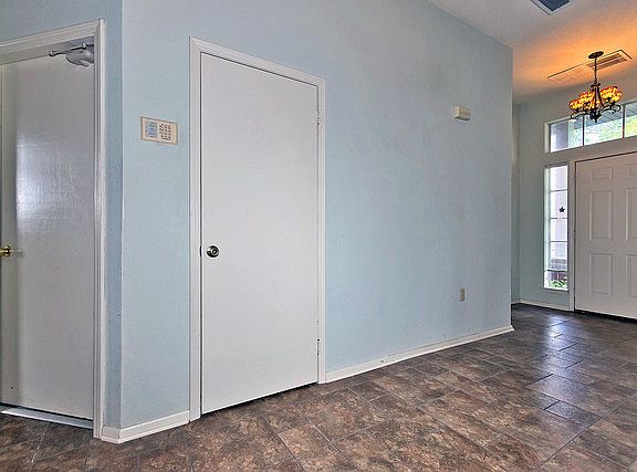 4th image of 2101 Vineyard Ln
