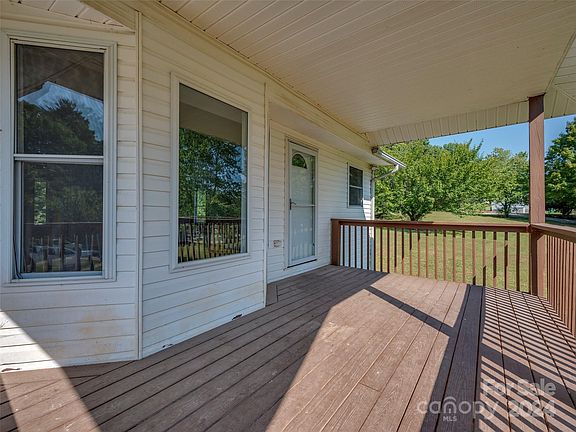 5th image of 14 Northview Ln