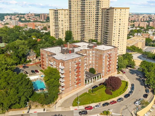 601 Kappock Street image 1 of 28
