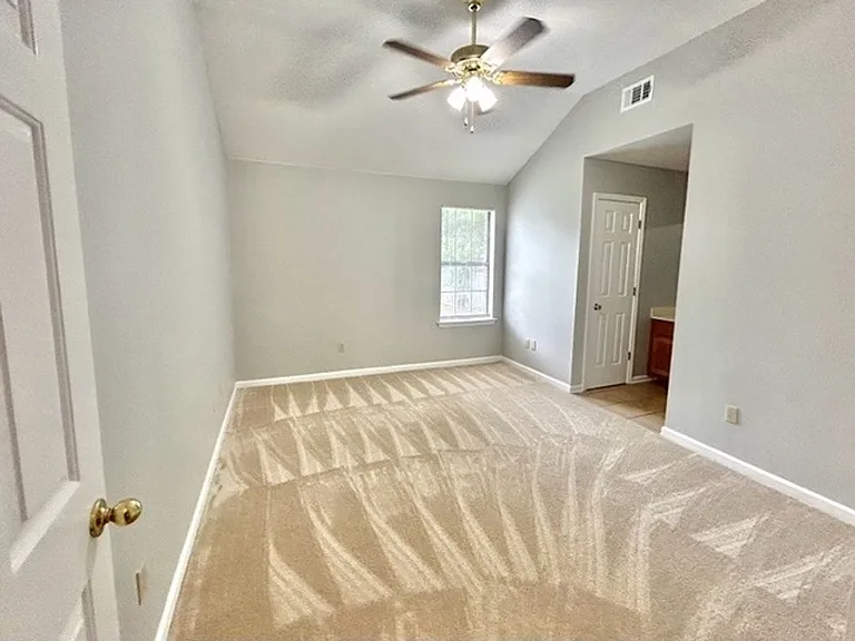 5435 Gardendale St — Photo 9
