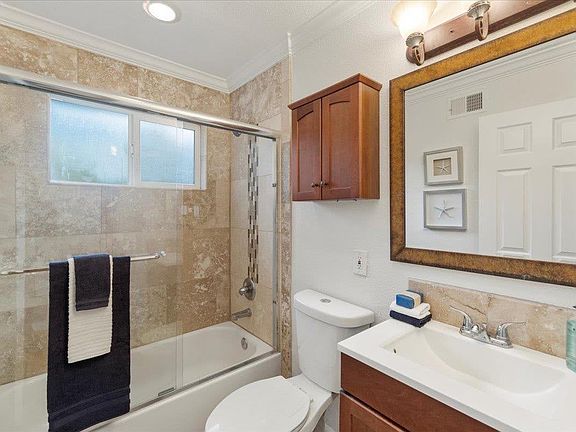 3rd image of 833 Apple Valley Dr