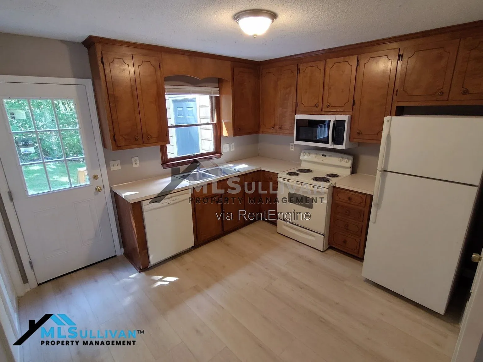 2 bed, 1.5 bath, $1,245 — Photo 3