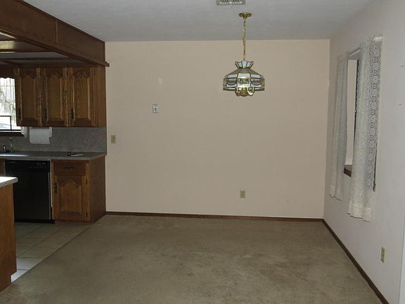 3rd image of 818 Apple Dr