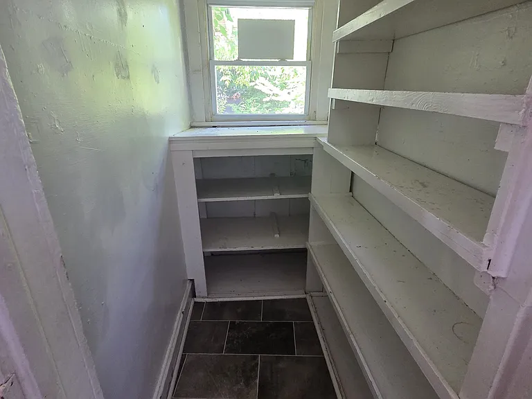 1705 Queen St — Photo 6