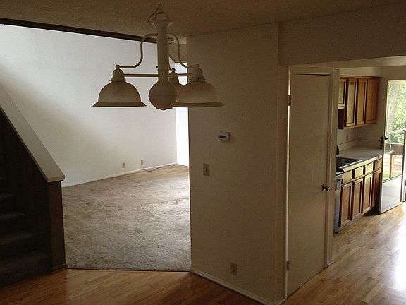 5th image of 255 Crown Oaks Way