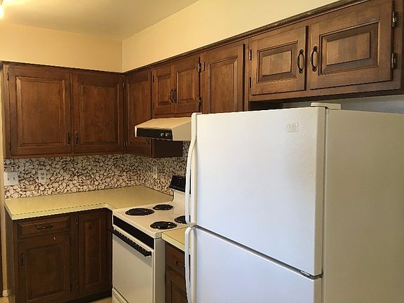5th image of 813 E Murphy St