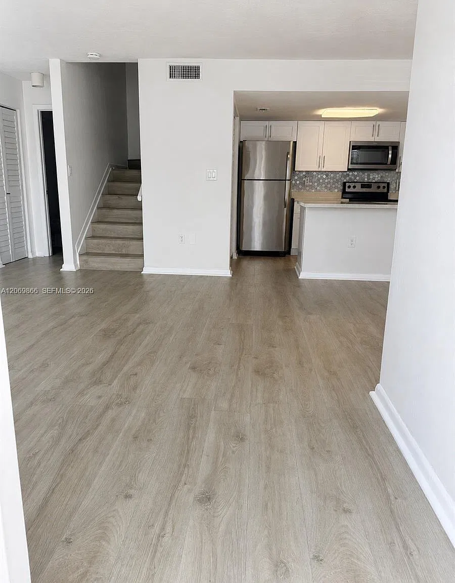 2 bed, 2.5 bath, 1000 sqft, $2,900 — Photo 2