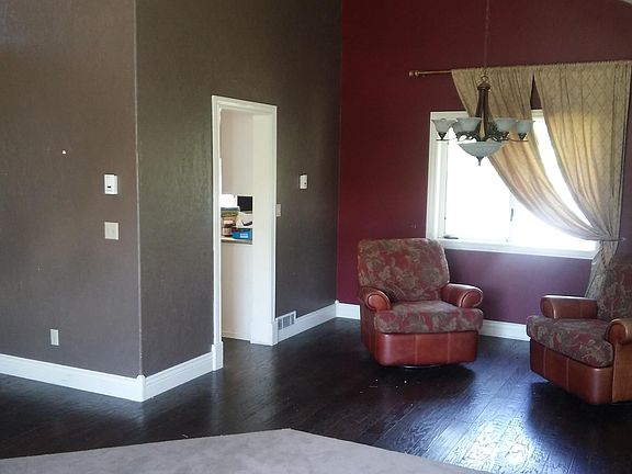Dining room area 