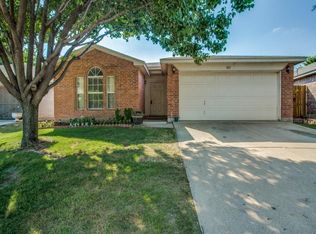 612 Bluejay Dr, Saginaw, TX 76131