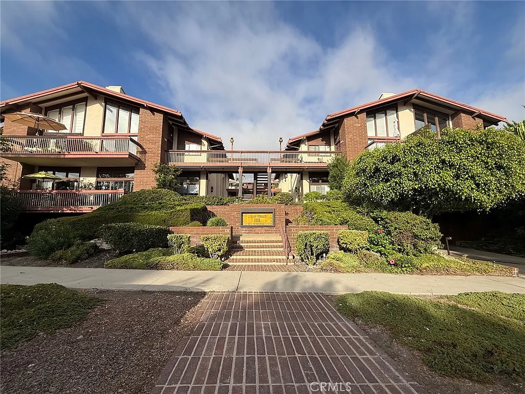 2322 Palos Verdes Dr W — Photo 1