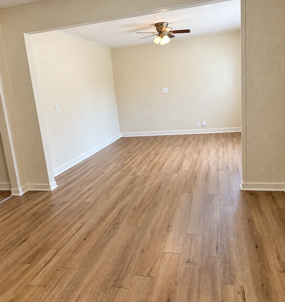4 Bedroom, 2 Bath Deposit Waived + $150 Gift Card Vouchers Accepted — Photo 2