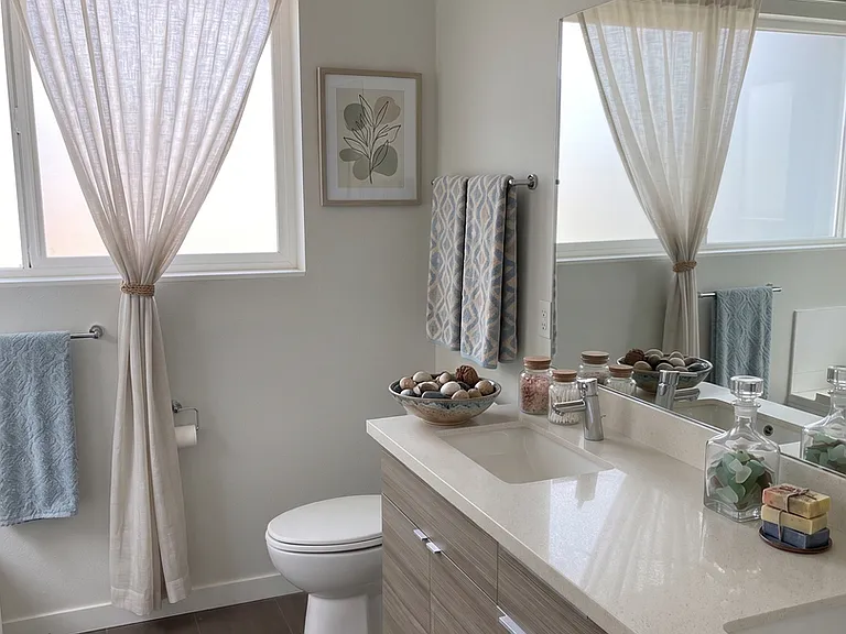 6408 Phinney - Located at the top of Phinney Ridge — Photo 3