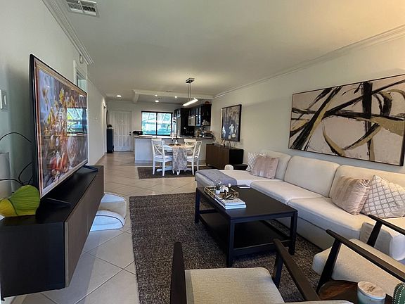 4th image of 452 Lakeview Dr APT 2