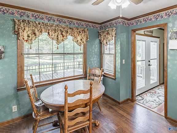 3rd image of 277 Stacey Ln