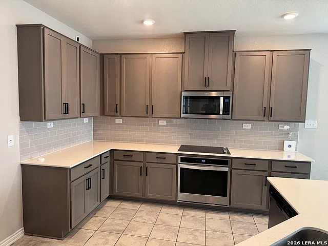 3 bed, 2.5 bath, 2377 sqft, $2,000 — Photo 3