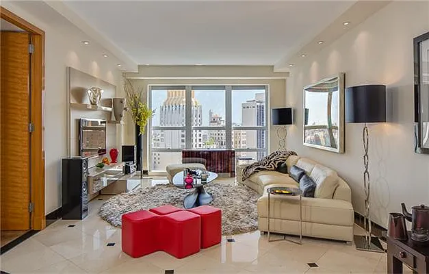 Sold by Macklowe Investment Properties | media 13