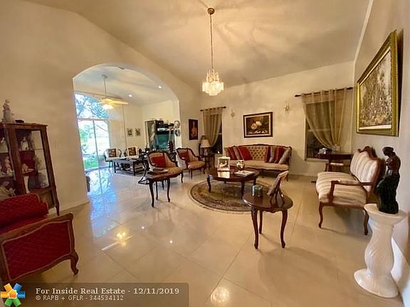 3rd image of 917 Garnet Cir