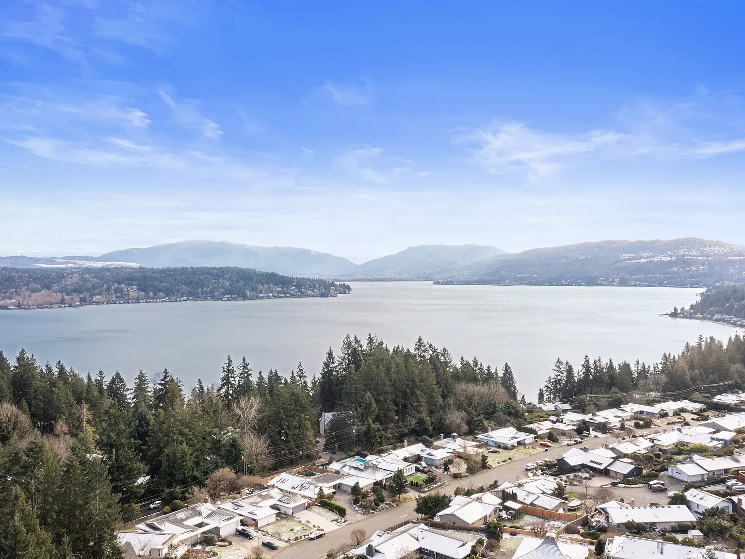 Lakeridge Apartments — Photo 2