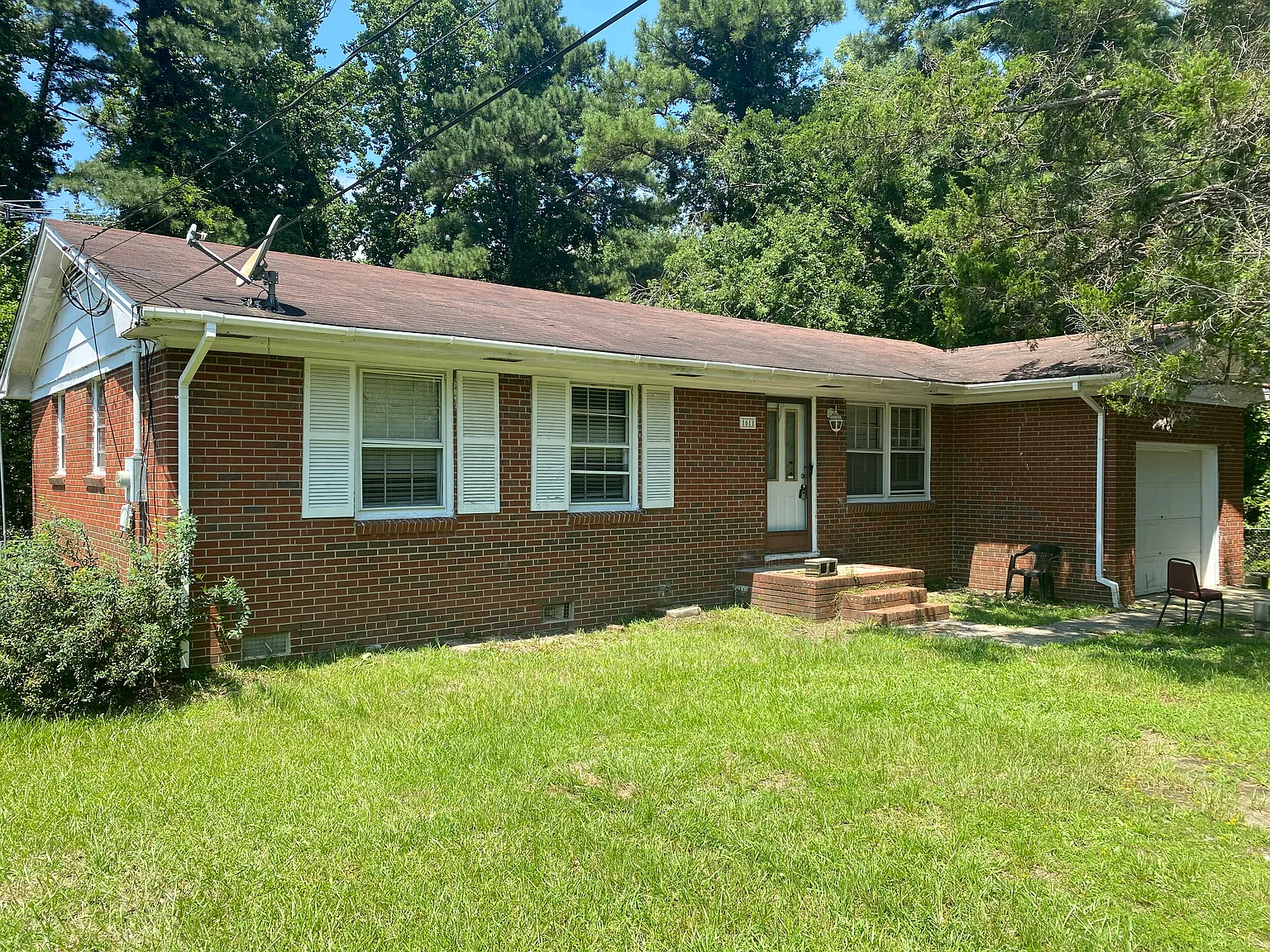3 bed, 1.5 bath, 1418 sqft, $1,500 — Photo 1