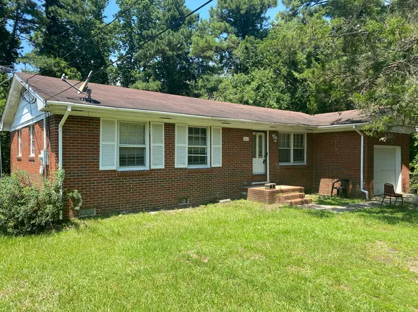 1611 Bliss Ave, Spring Lake, NC 28390