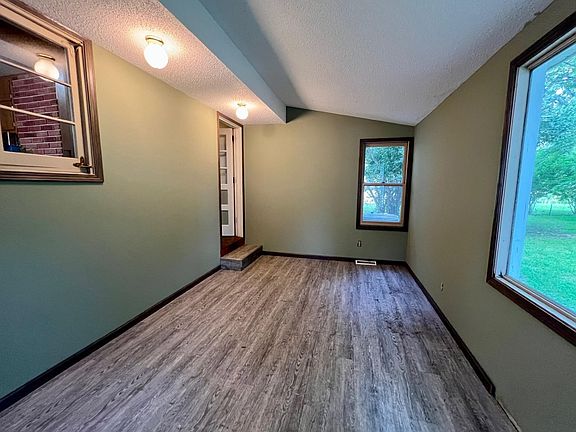 5th image of 18606 Riverwood Dr