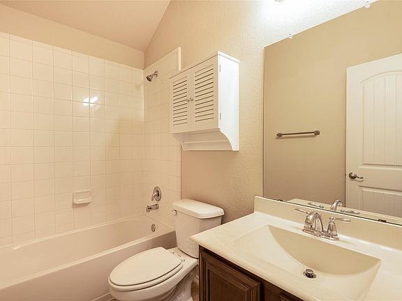 5th image of 1024 Lake Hollow Dr