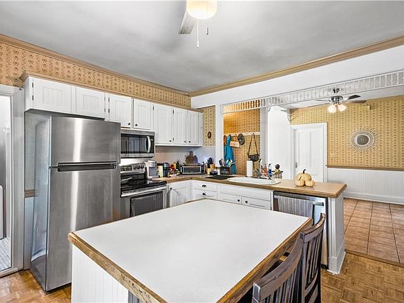 2nd image of 563 Putnam Pike #2