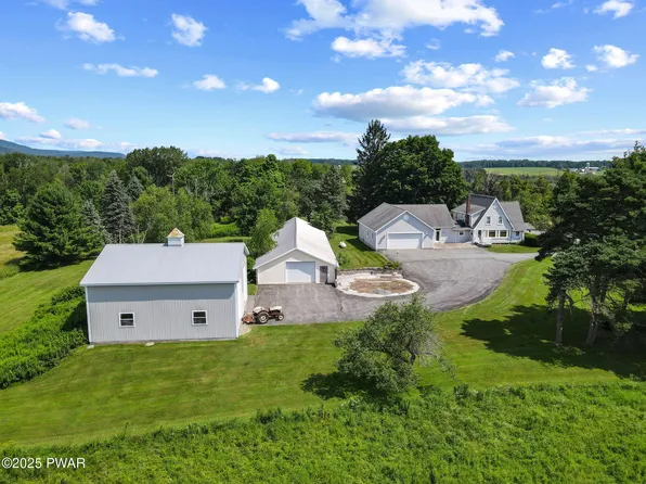 2669 Easton Tpke, Waymart, PA 18472