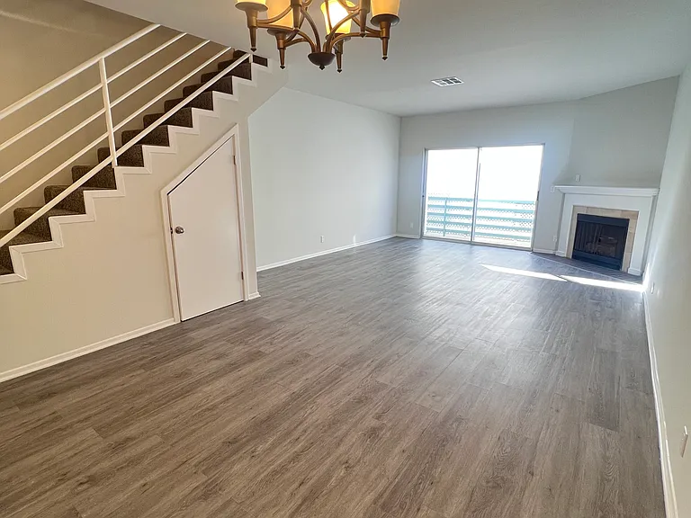 11738 Mayfield Ave #104 — Photo 10