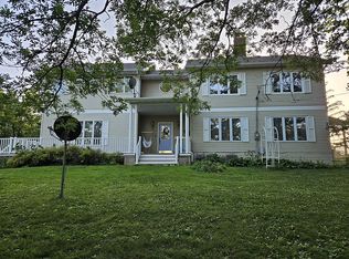 197 Whispering Oaks Ln, Waterloo, IA 50701