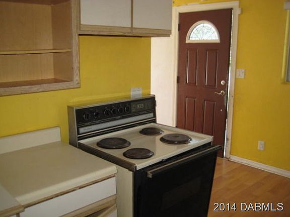 5th image of 32 Circle Dr
