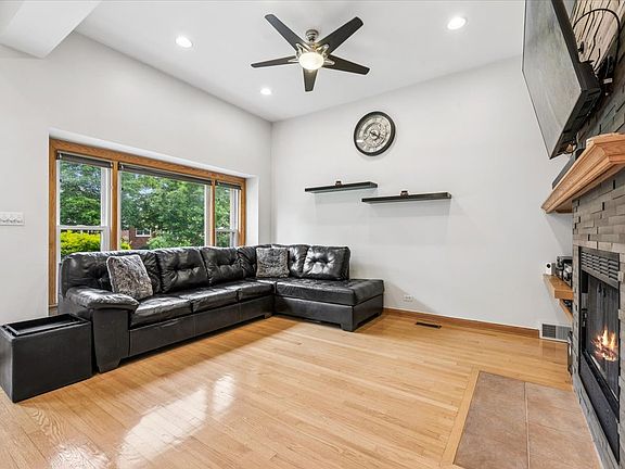 4th image of 5858 N Luna Ave