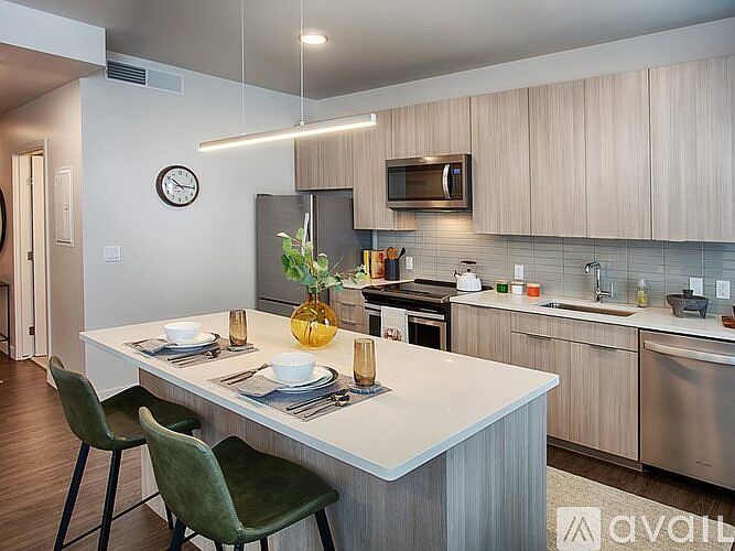 1st image of 1902 Grant St #707