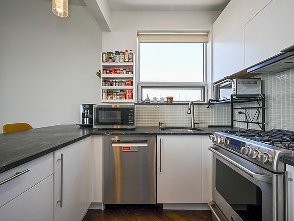 5th image of 1124 31st Ave APT 11E