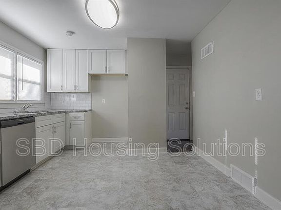 3rd image of 13525 Applewood Dr