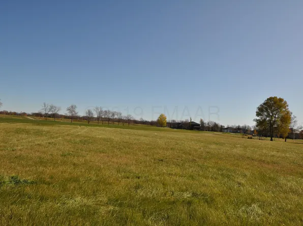 558 Sunset Dr, Oxbow, ND 58047