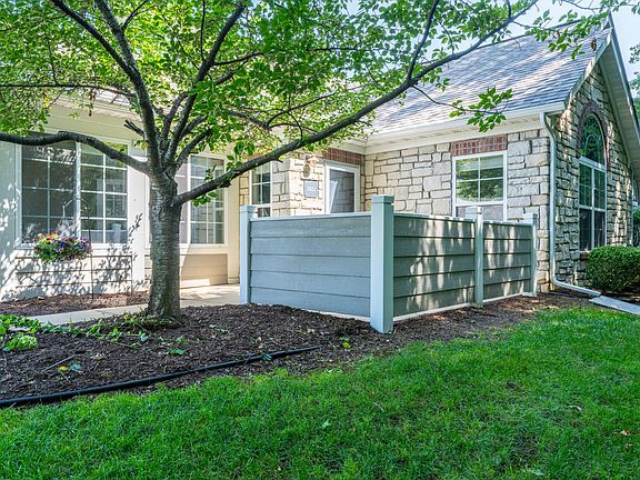 4th image of 2822 Villa Ln