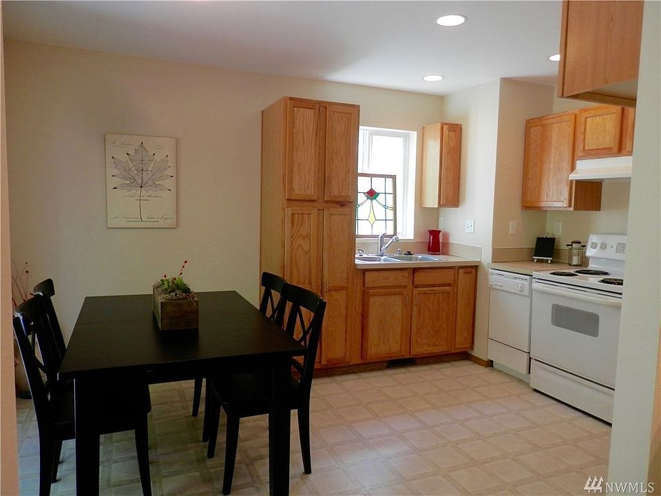 1st image of 2041 NE Green Glen Ln