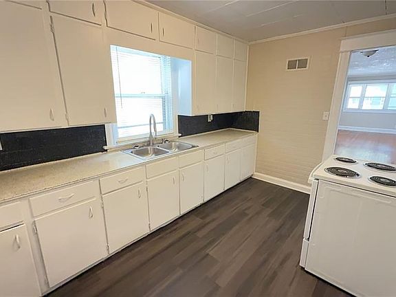 4th image of 4034 Agnes Ave