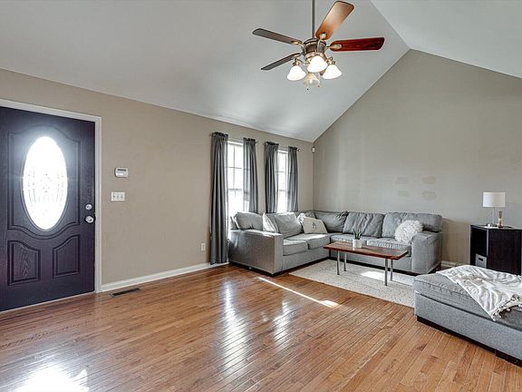 3rd image of 482 Farmway Dr SE