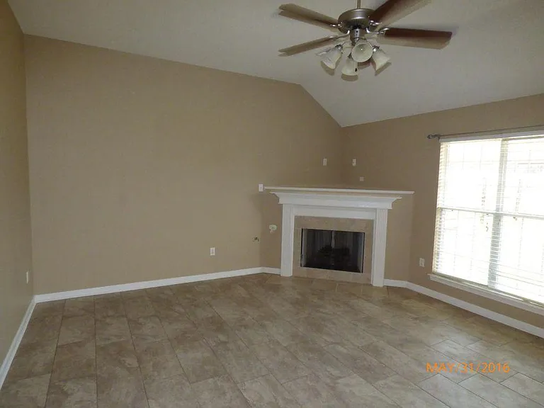 2777 Rutherford Dr — Photo 3