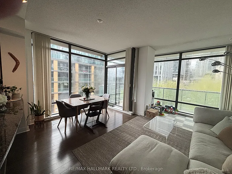 21 Scollard St #402 — Photo 4