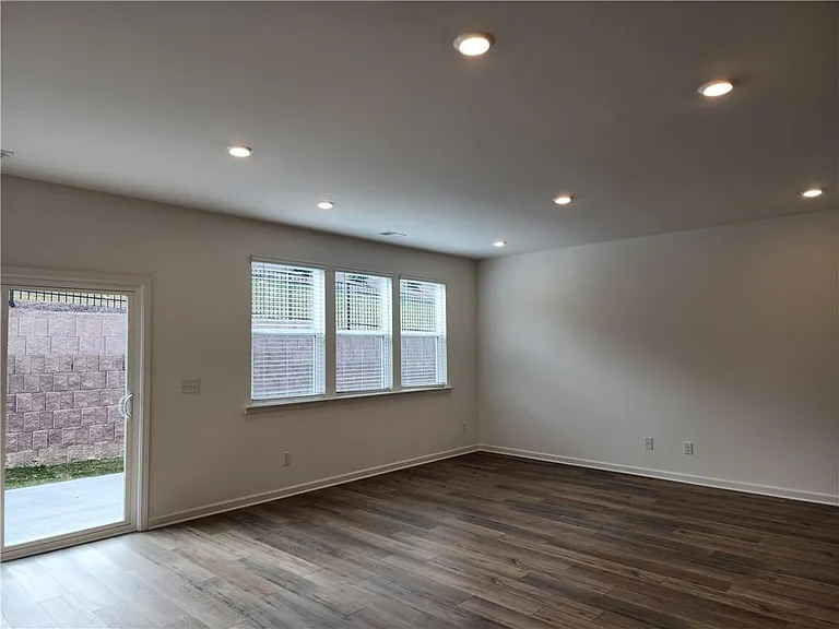 2714 Lou Ln — Photo 14
