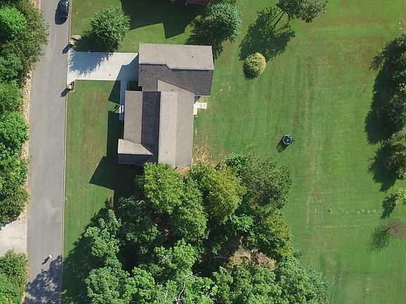 4th image of 820 Mountain Grove Ln