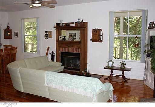 3rd image of 207 N Levis Ave