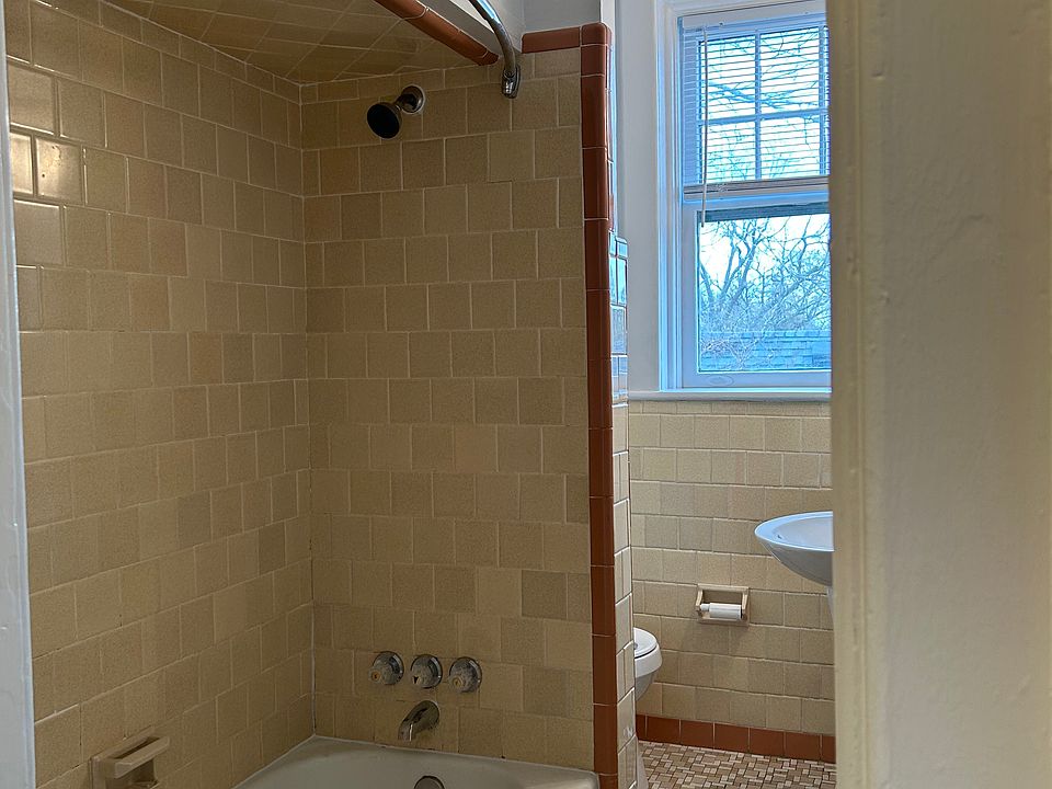 2nd image of 704 W Church St #D