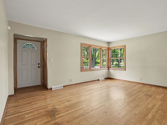 4th image of 214 Pearl St